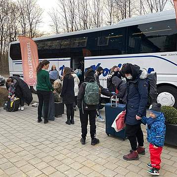 soforthilfe_ukraine_bus-kommt-in-tübingen-an